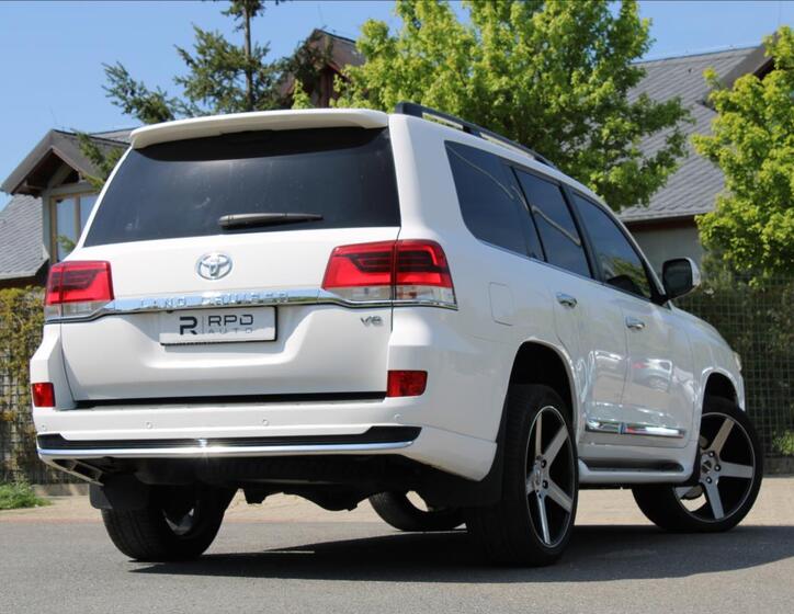 Toyota Land Cruiser 11