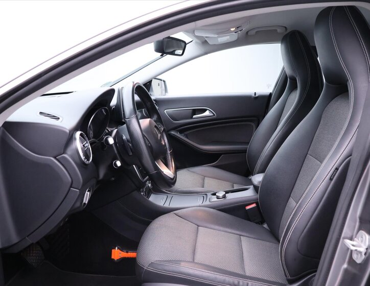 Mercedes-Benz CLA 10