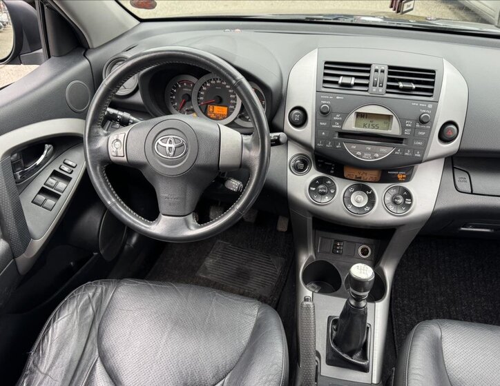 Toyota RAV4 SUV / Terénní 2,2 l 100 kw