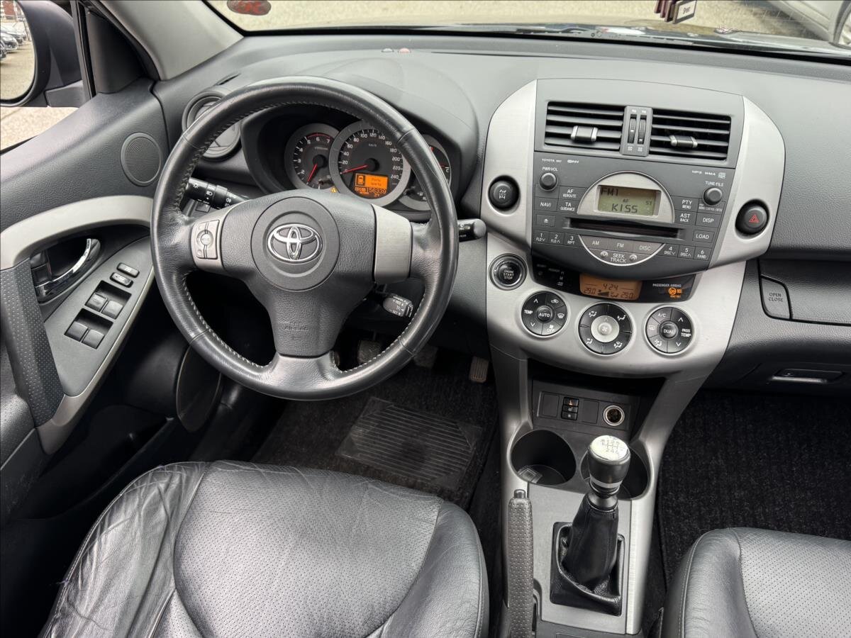 Toyota RAV4 SUV / Terénní 2,2 l 100 kw