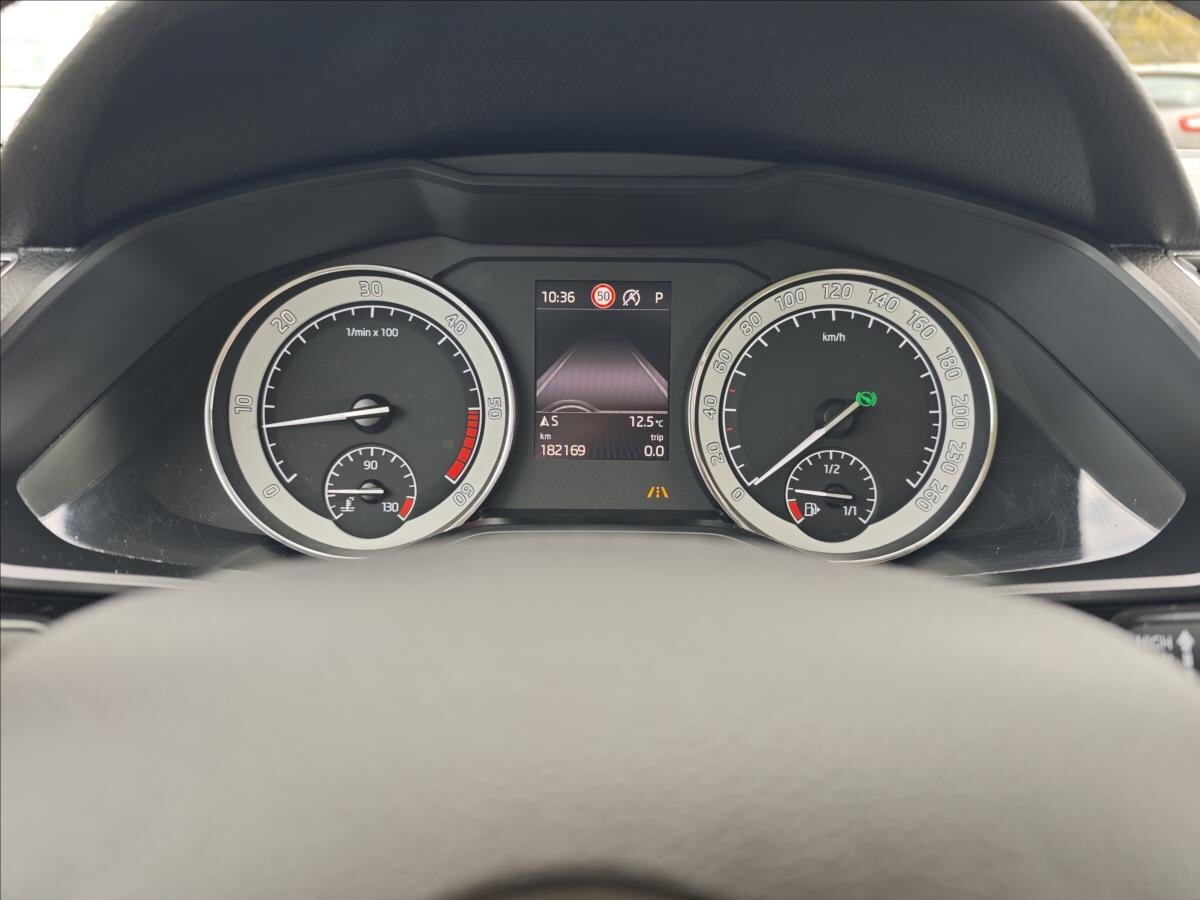 Škoda Superb Sedan / Limuzína 2,0 l 110 kw