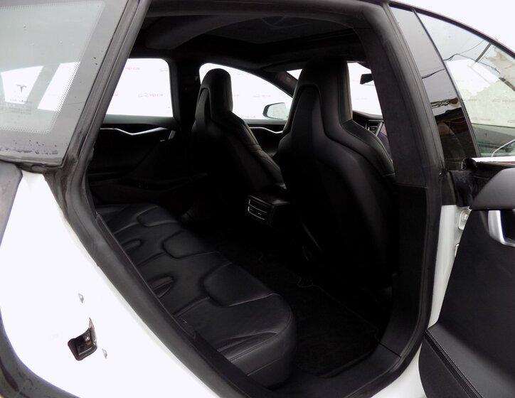 Tesla Model S Sedan / Limuzína 1,0 576 kw