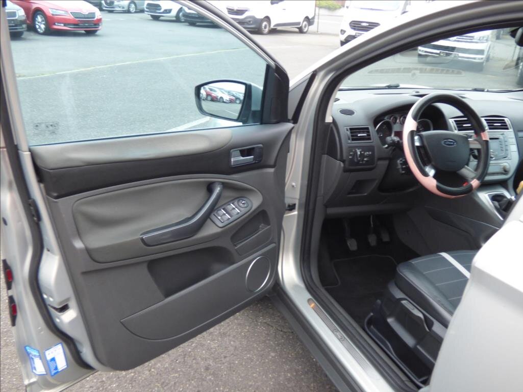 Ford Kuga Kombi 2,0 l 120 kw