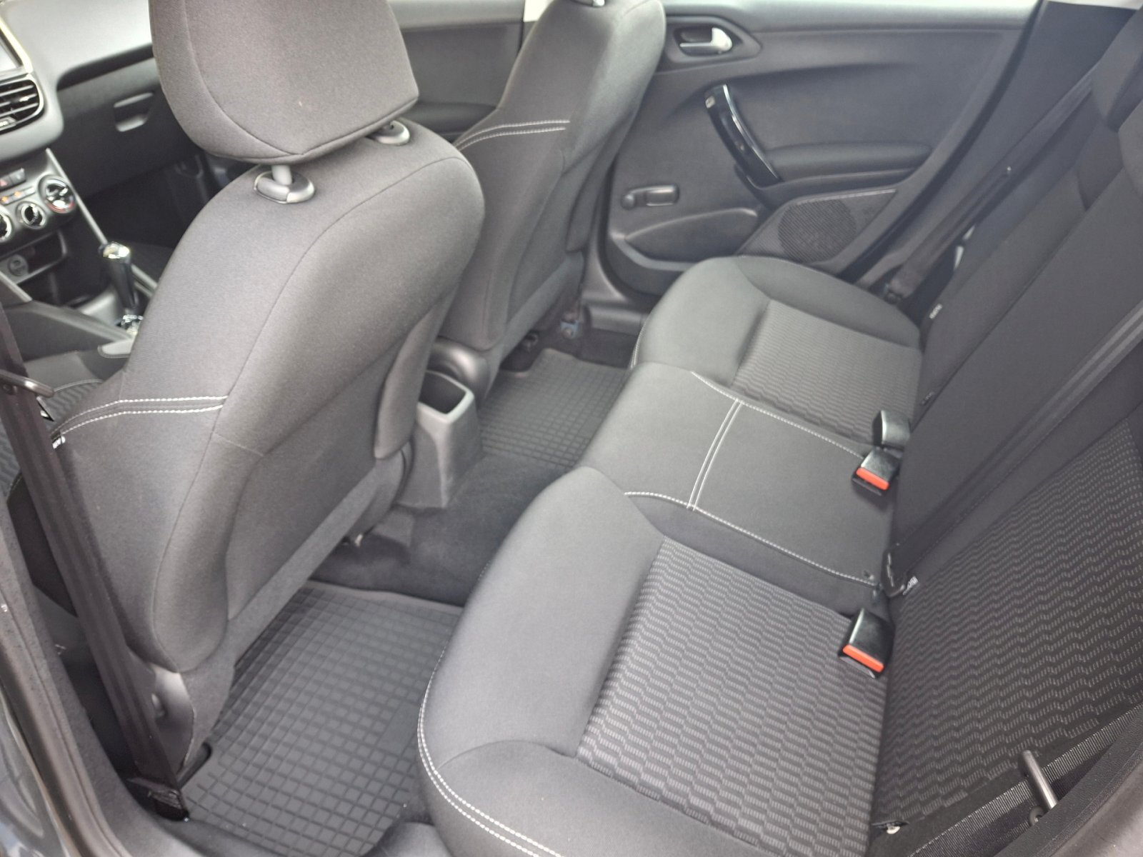 Peugeot 208 Hatchback 1,2 l 60 kw