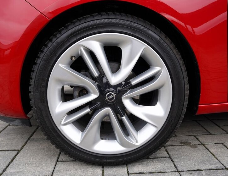 Opel Adam Hatchback 1,4 l 64 kw