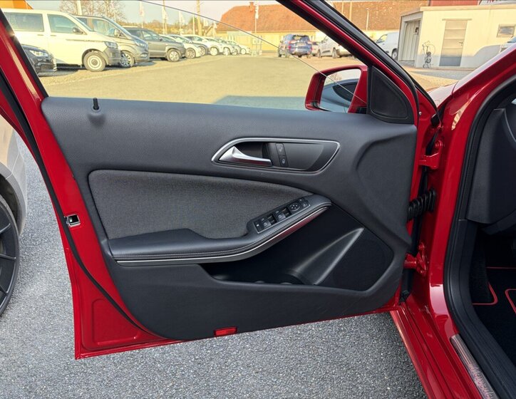 Mercedes-Benz Třídy A Hatchback 1,6 l 90 kw