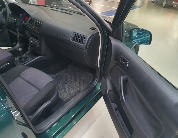 Volkswagen Golf Hatchback 1,6 l 77 kw