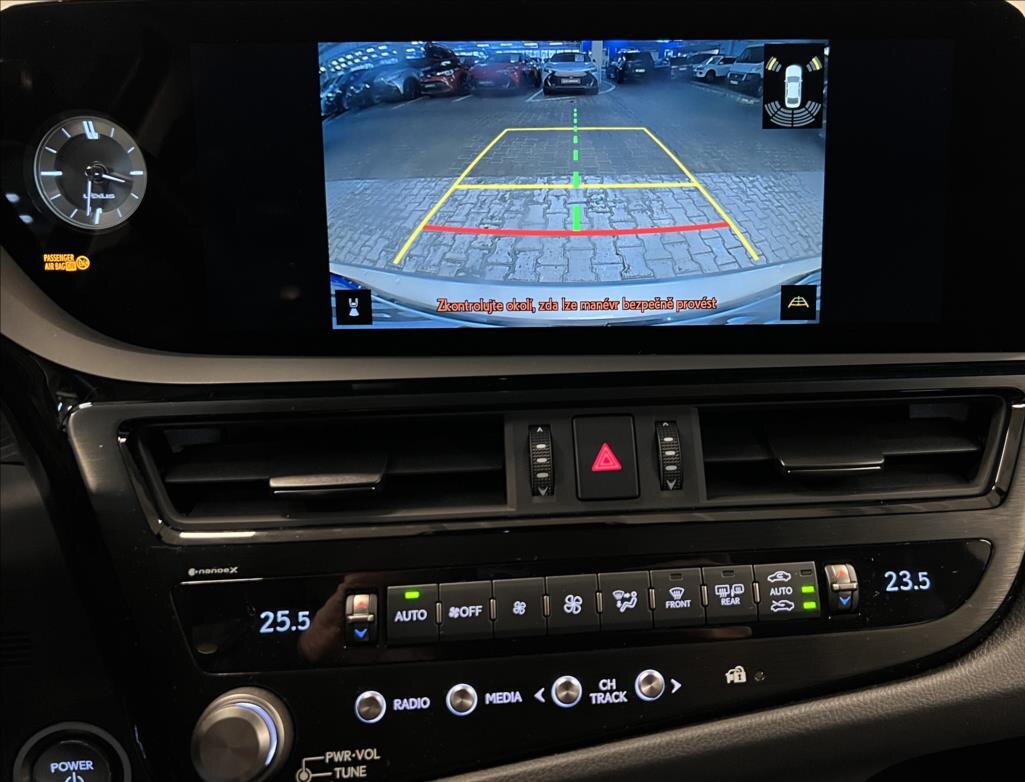 Lexus ES 300h Sedan 2,5 l 160 kw