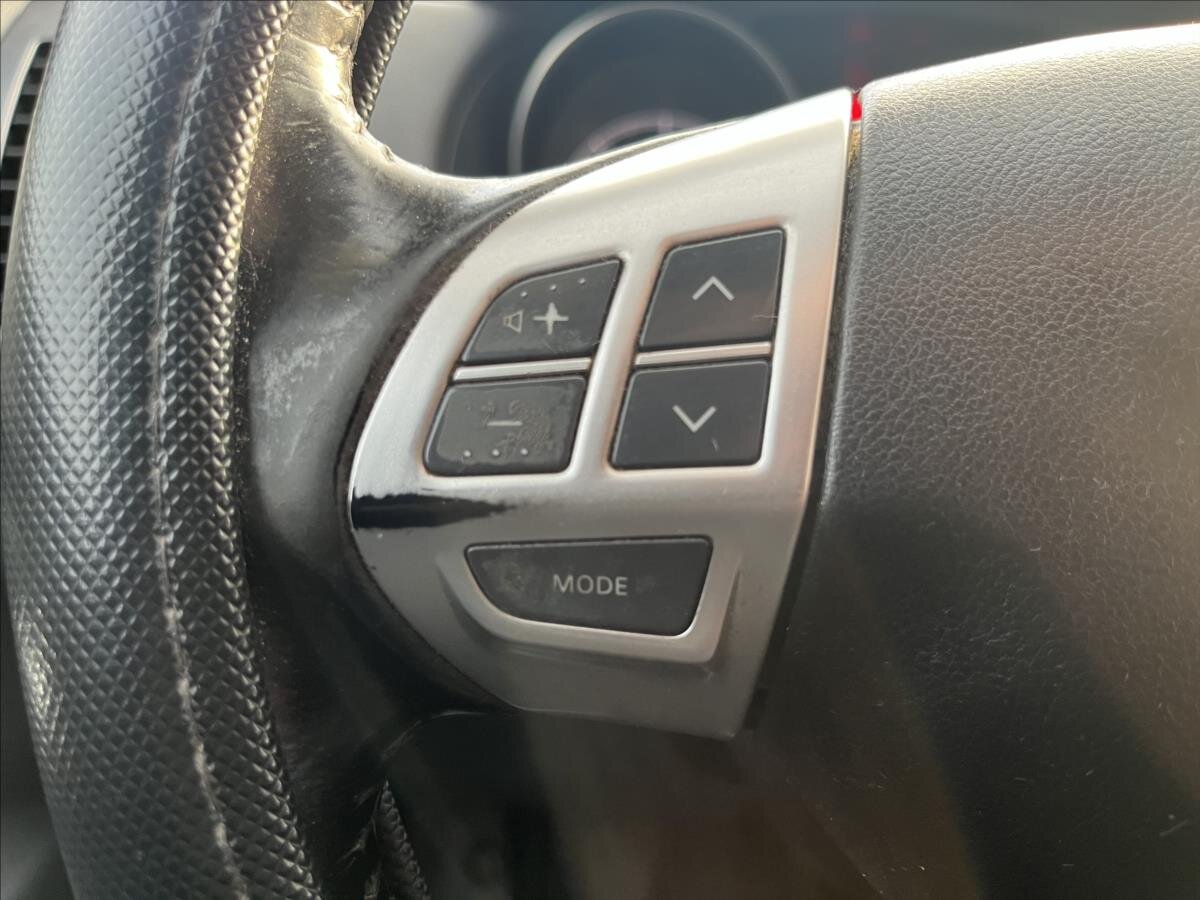 Mitsubishi Outlander SUV / Terénní 2,3 l 130 kw