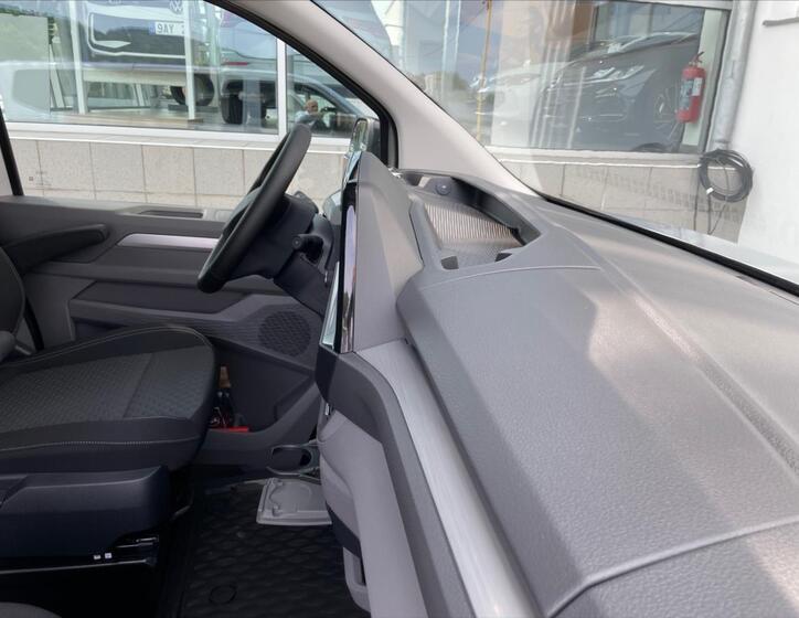 Volkswagen Caravelle 23