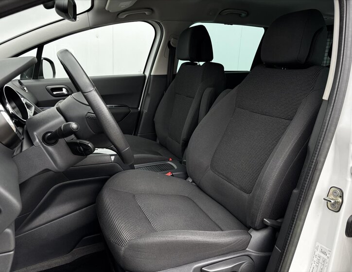 Peugeot 5008 MPV 2,0 l 120 kw