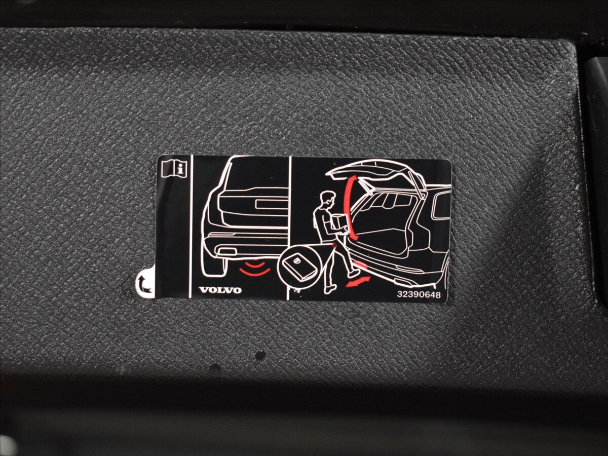 Volvo XC90 SUV / Terénní 2,0 l 228 kw