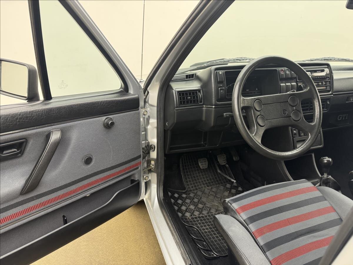 Volkswagen Golf Sedan / Limuzína 1,8 l 79 kw