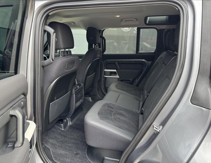Land Rover Defender SUV 3,0 l 221 kw