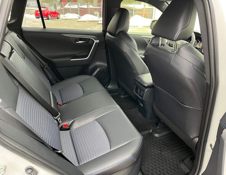 Toyota RAV4 SUV 2,5 l 131 kw