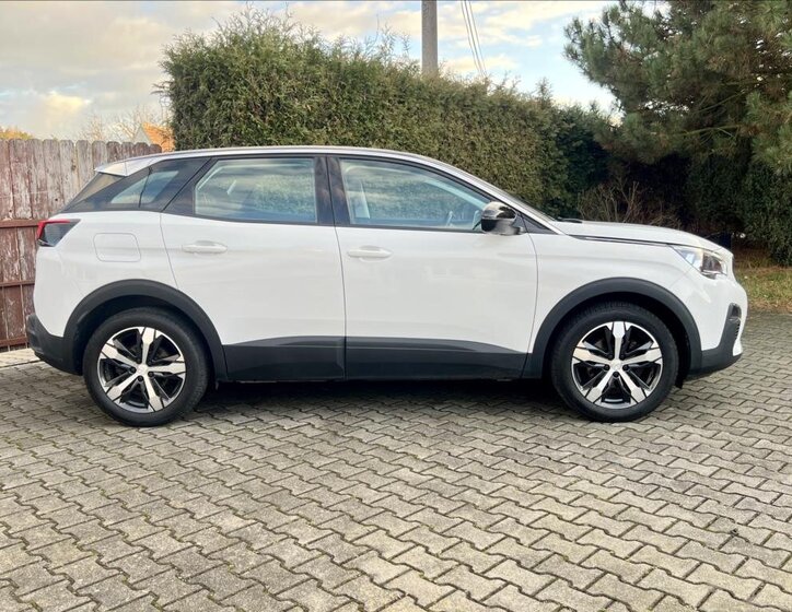 Peugeot 3008 SUV 1,2 l 96 kw