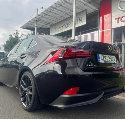 Lexus IS 300h 6