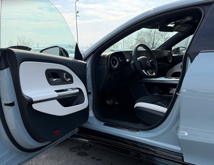 Mercedes-Benz CLA Sedan / Limuzína 1,5 l 120 kw