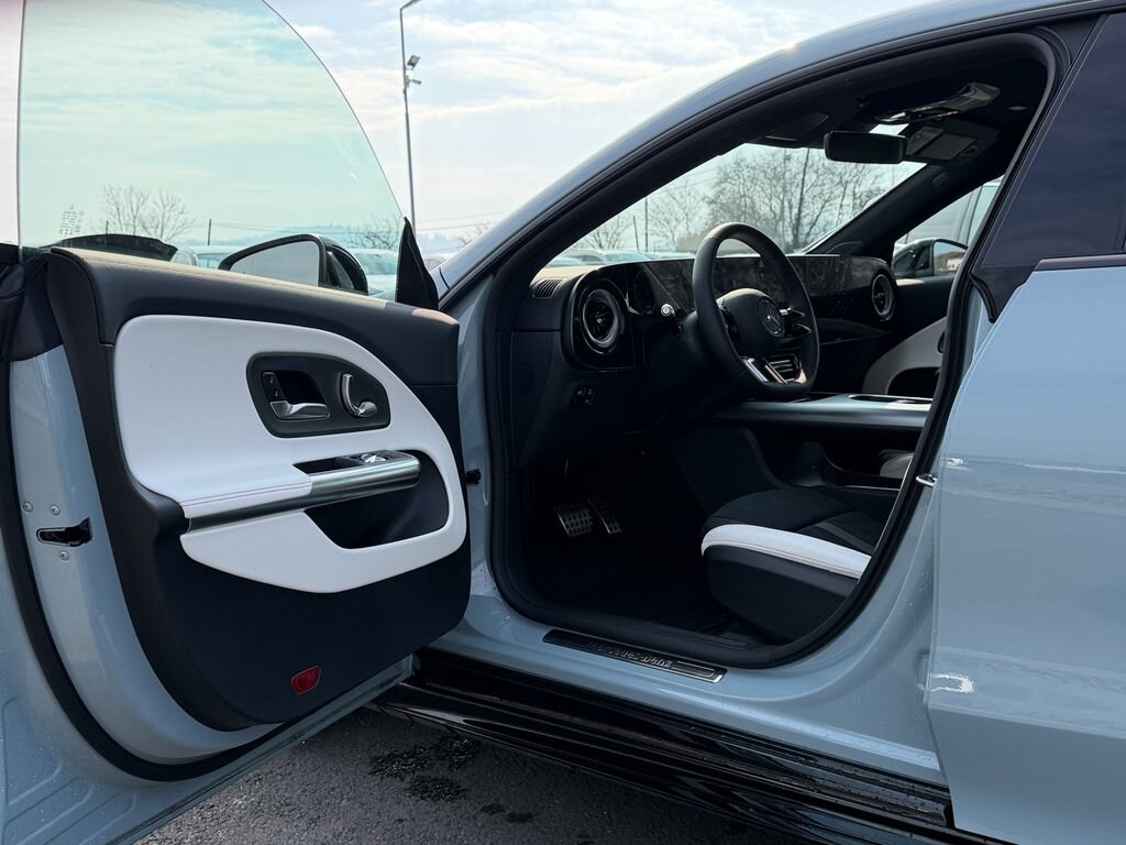 Mercedes-Benz CLA Sedan / Limuzína 1,5 l 120 kw