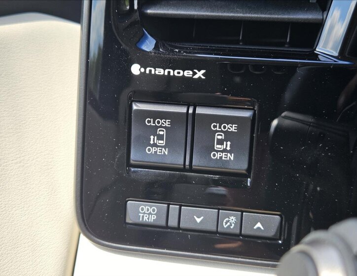 Lexus LM 350h VAN / Minibus 2,5 l 140 kw