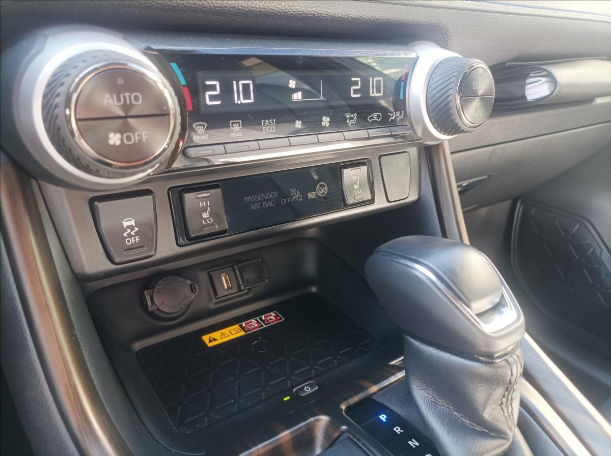Toyota RAV4 SUV / Terénní 2,5 l 131 kw