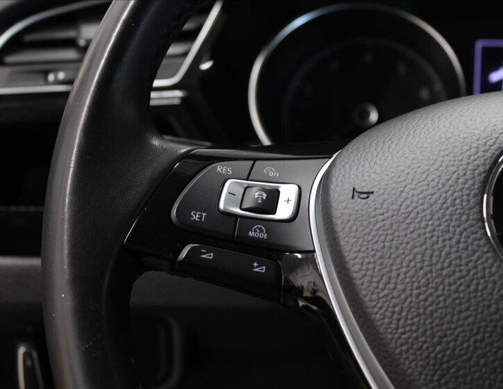 Volkswagen Touran SUV / Terénní 1,2 l 81 kw