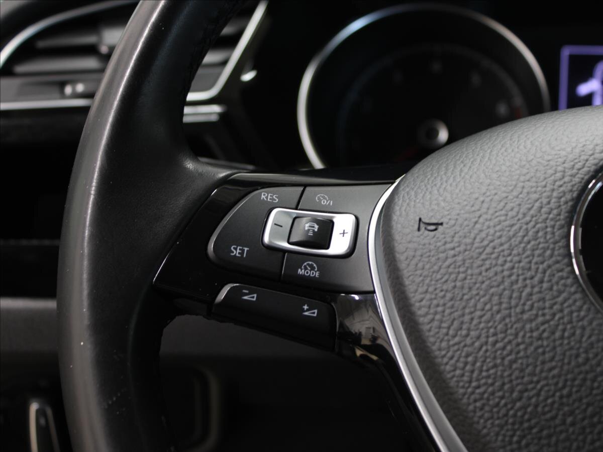 Volkswagen Touran SUV / Terénní 1,2 l 81 kw