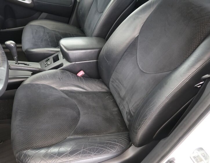 Toyota RAV4 SUV / Terénní 2,0 l 116 kw