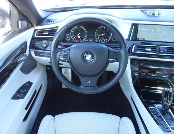 BMW Řada 7 Sedan 4,4 l 330 kw