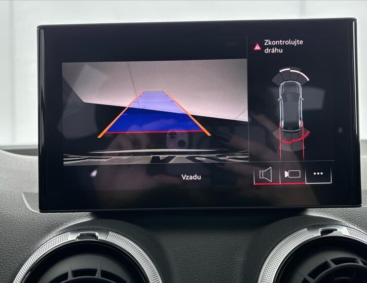 Audi Q2 SUV / Terénní 1,5 l 110 kw