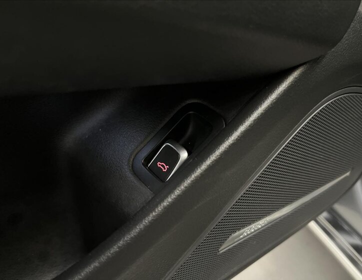 Audi A8 Sedan / Limuzína 3,0 l 190 kw