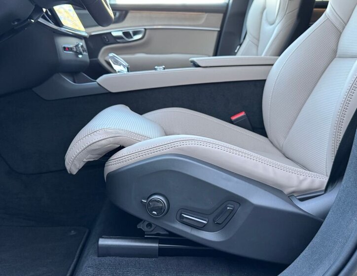 Volvo XC90 SUV / Terénní 2,0 l 335 kw