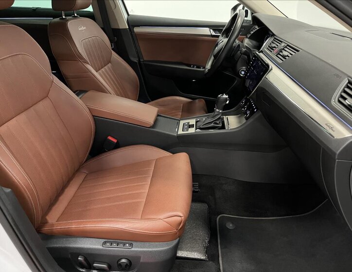 Škoda Superb Liftback 1,4 l 160 kw