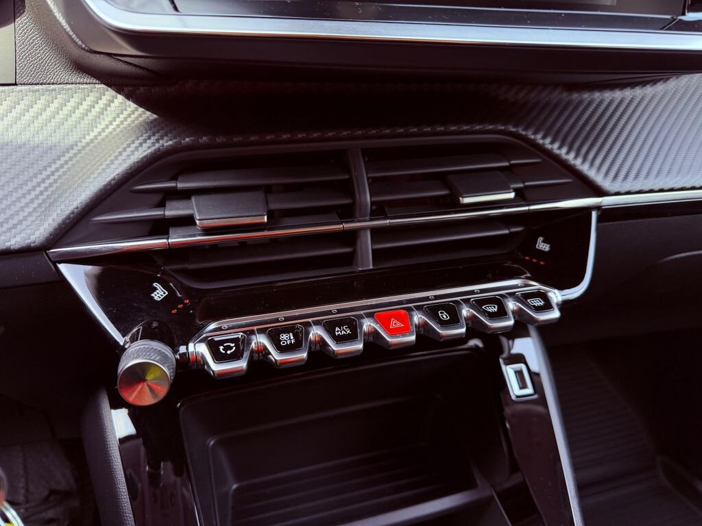 Peugeot 208 Hatchback 1,2 l 55 kw