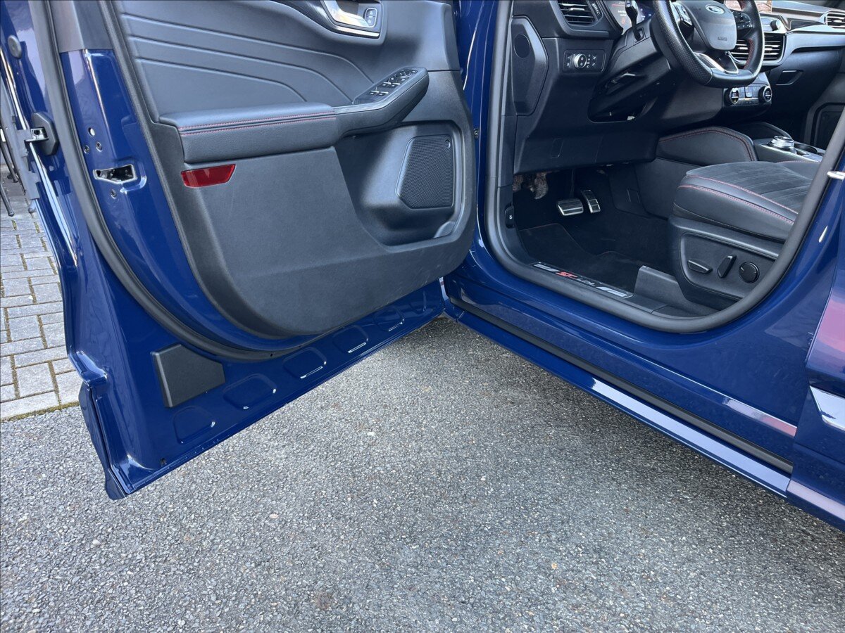 Ford Kuga SUV / Terénní 2,5 l 165 kw