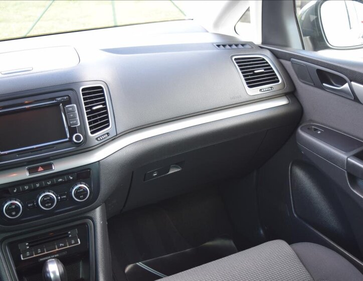 Volkswagen Sharan MPV 2,0 l 103 kw