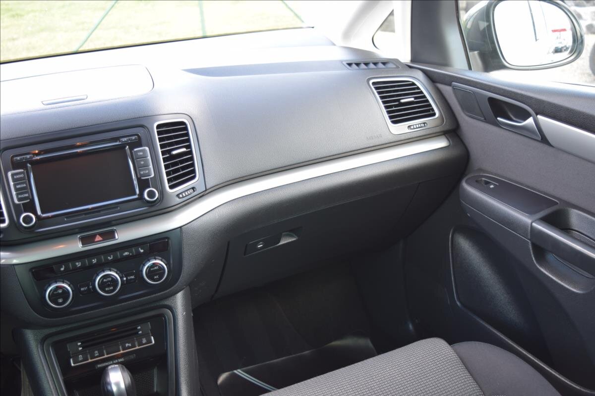 Volkswagen Sharan MPV 2,0 l 103 kw