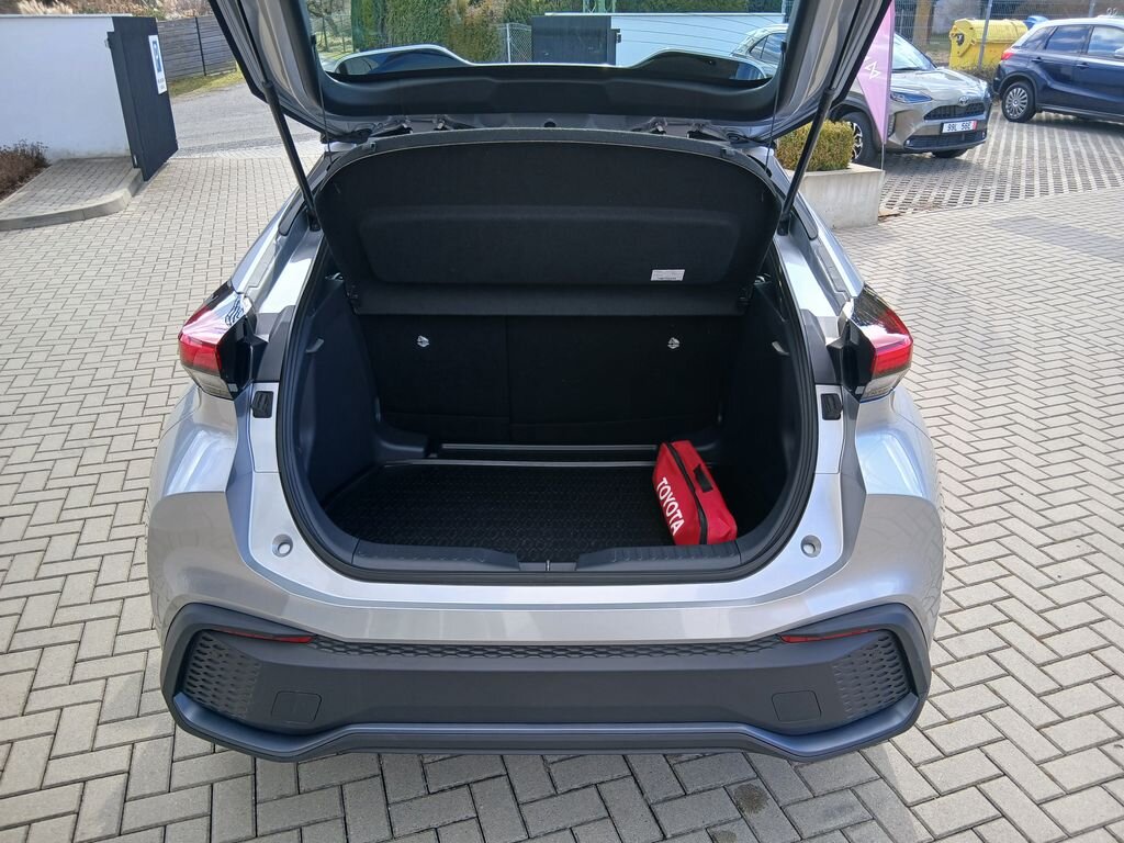 Toyota C-HR SUV / Terénní 1,8 l 72 kw