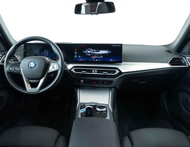 BMW i4 12