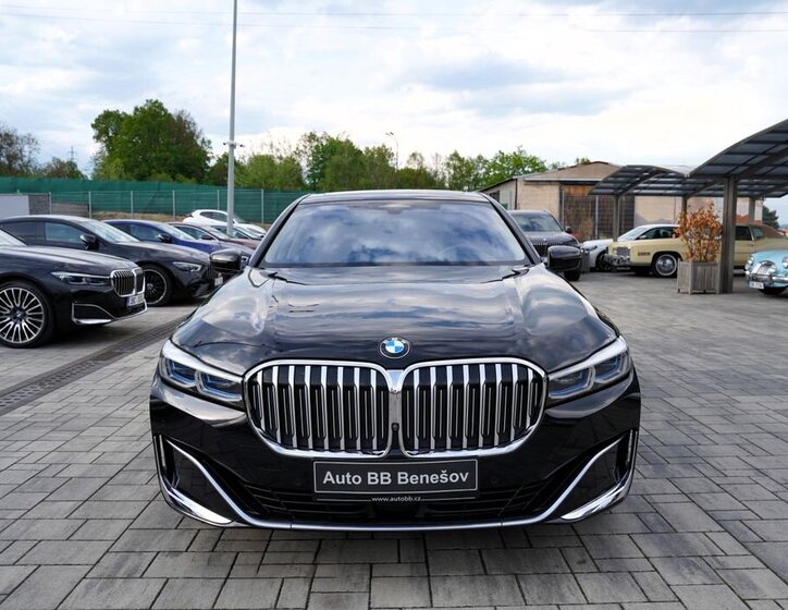 BMW Řada 7 Sedan / Limuzína 4,4 l 390 kw
