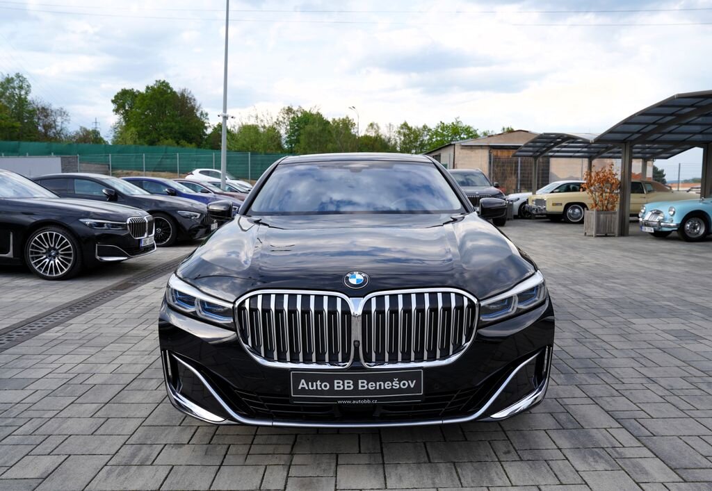 BMW Řada 7 Sedan / Limuzína 4,4 l 390 kw