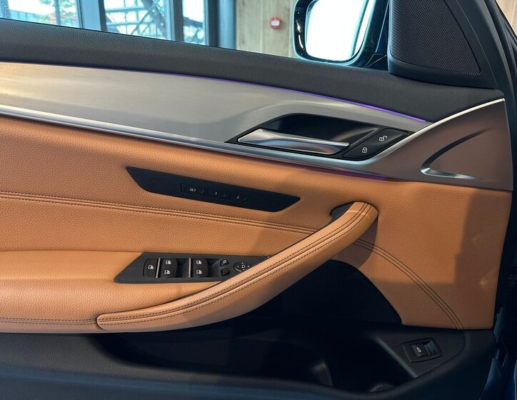 BMW Řada 5 Kombi 3,0 l 195 kw