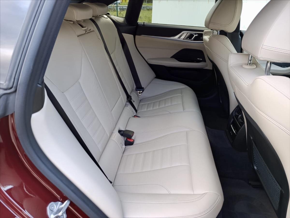 BMW i4 Sedan / Limuzína 0,0 400 kw