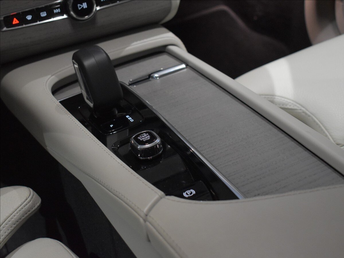 Volvo XC90 SUV / Terénní 2,0 l 184 kw