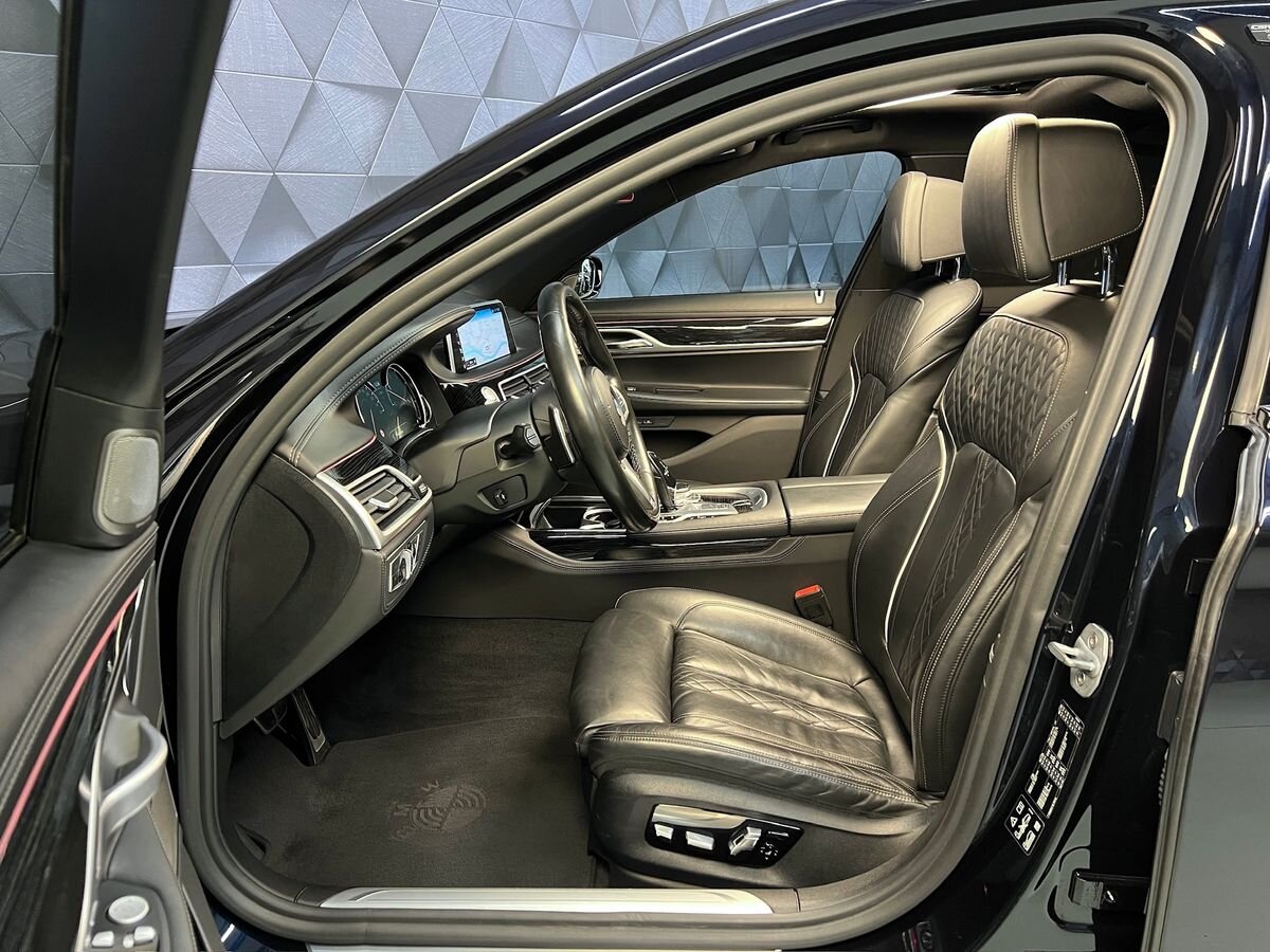 BMW Řada 7 Sedan 3,0 l 294 kw