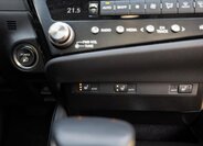 Lexus ES 300h Sedan / Limuzína 2,5 l 160 kw