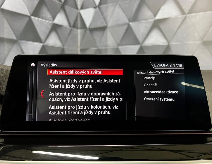 BMW Řada 5 Kombi 3,0 l 195 kw