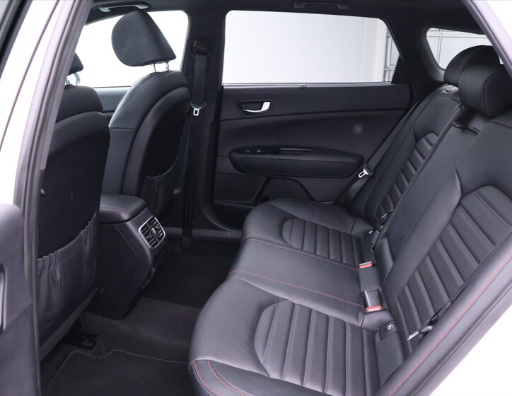 KIA Optima Kombi 2,0 l 175 kw