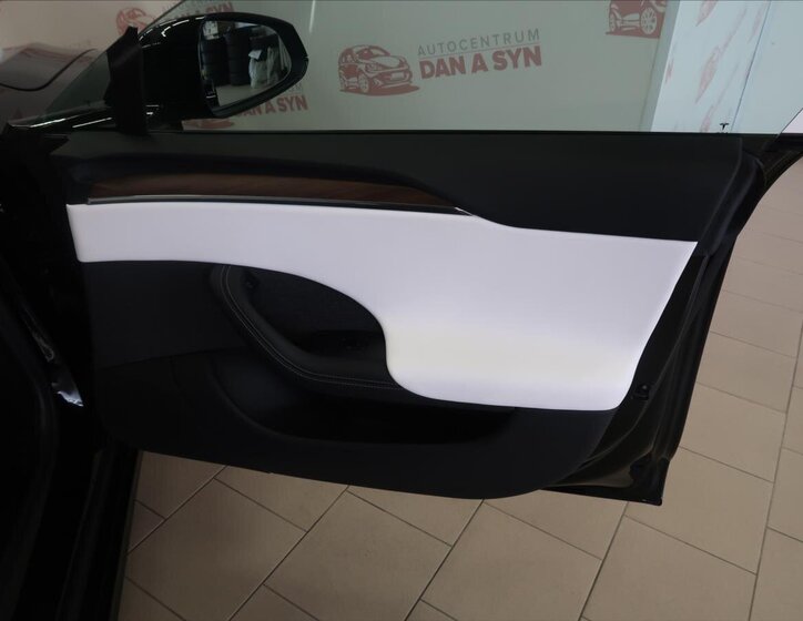 Tesla Model S Hatchback 0,0 493 kw