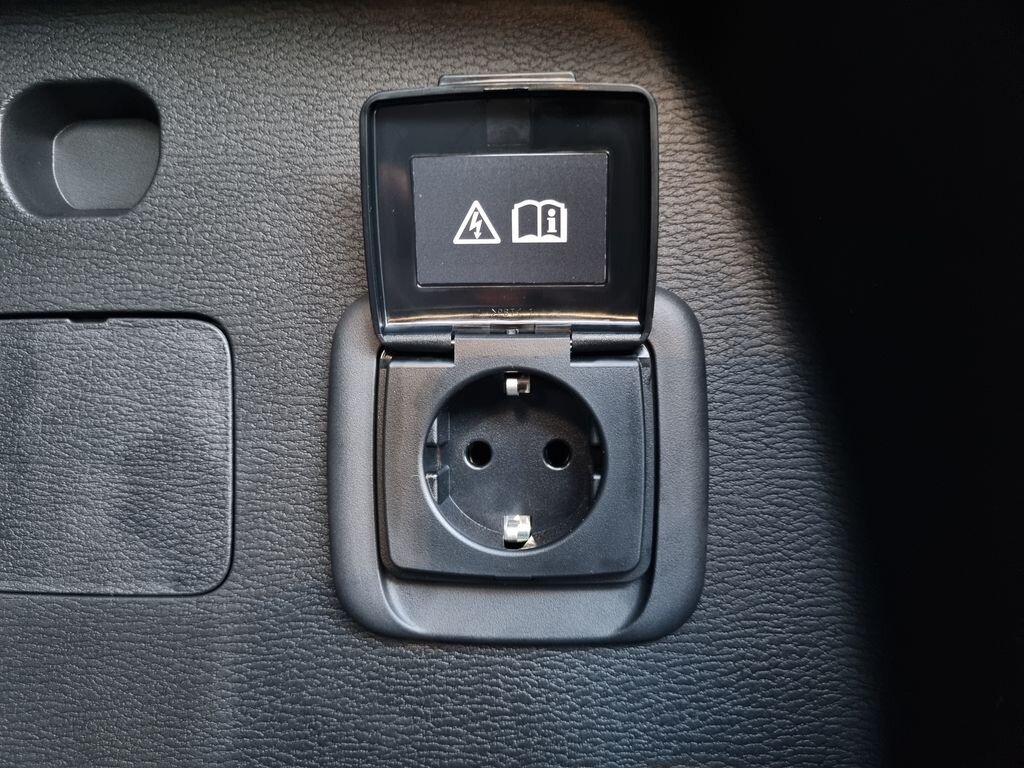 Mitsubishi Outlander SUV 2,4 l 225 kw